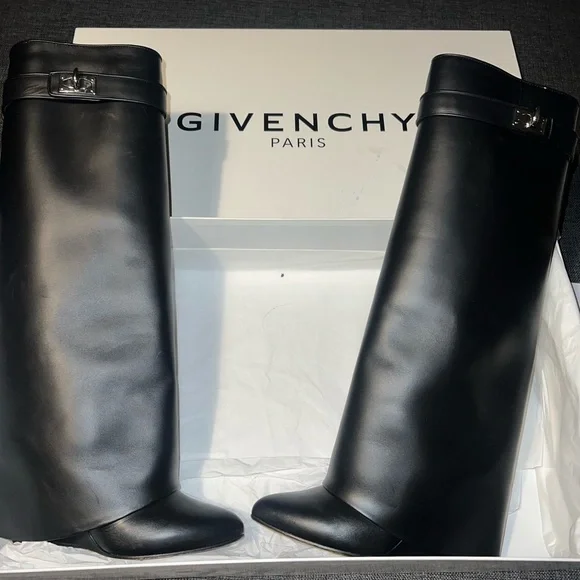 Givenchy Shark lock Sz 38